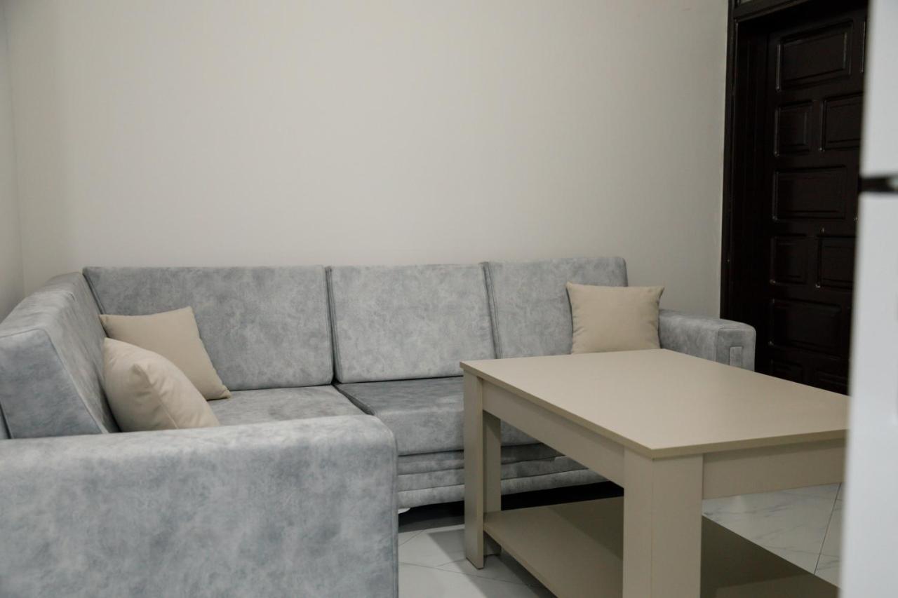 Logli Apartments Гірокастра Екстер'єр фото