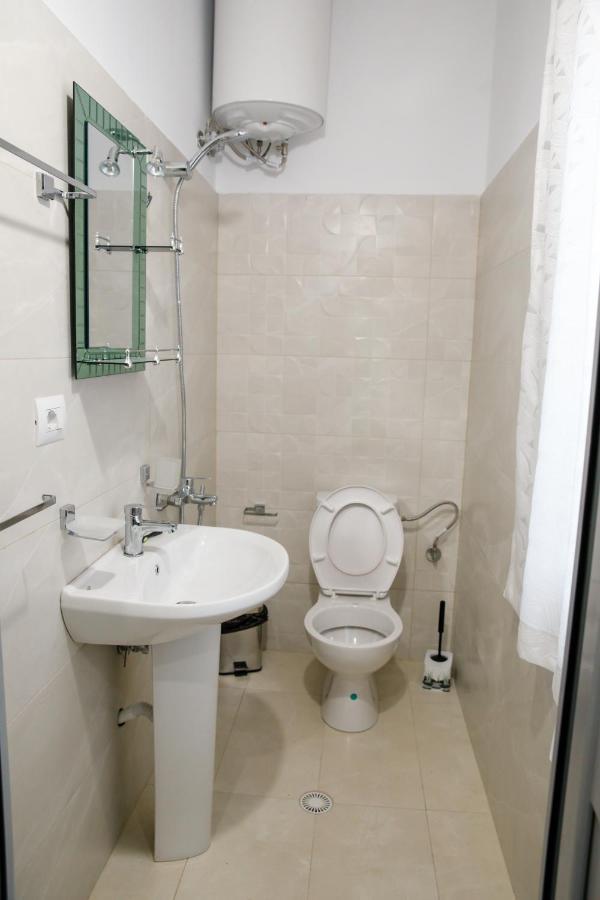 Logli Apartments Гірокастра Екстер'єр фото